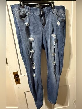 TORRID BOMBSHELL SKINNY DESTRUCTED BLUE JEANS sz 22XT nwt 22 EXTRA TALL